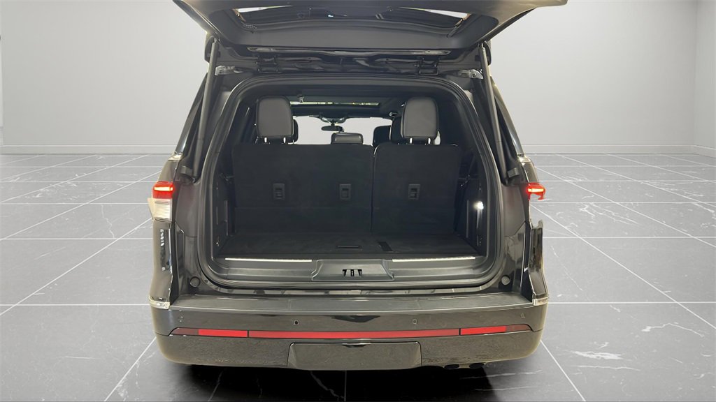 Used 2024 Lincoln Navigator Premiere image 36