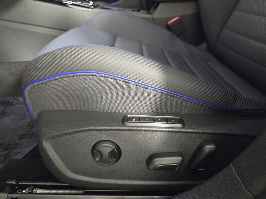 Used 2024 Volkswagen Golf R AWD/4WD image 27