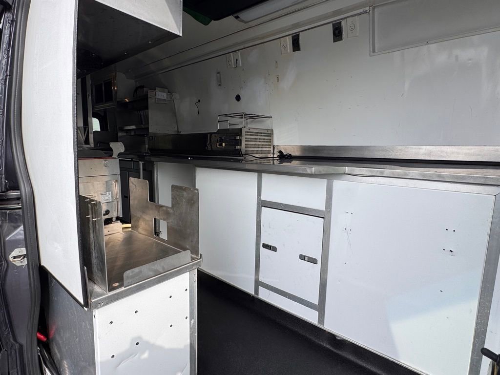 Used 2020 Mercedes-Benz Sprinter 4500 image 30