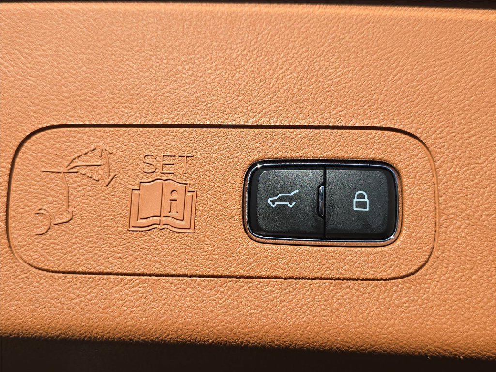 Used 2023 Lincoln Aviator Black Label AWD/4WD image 30