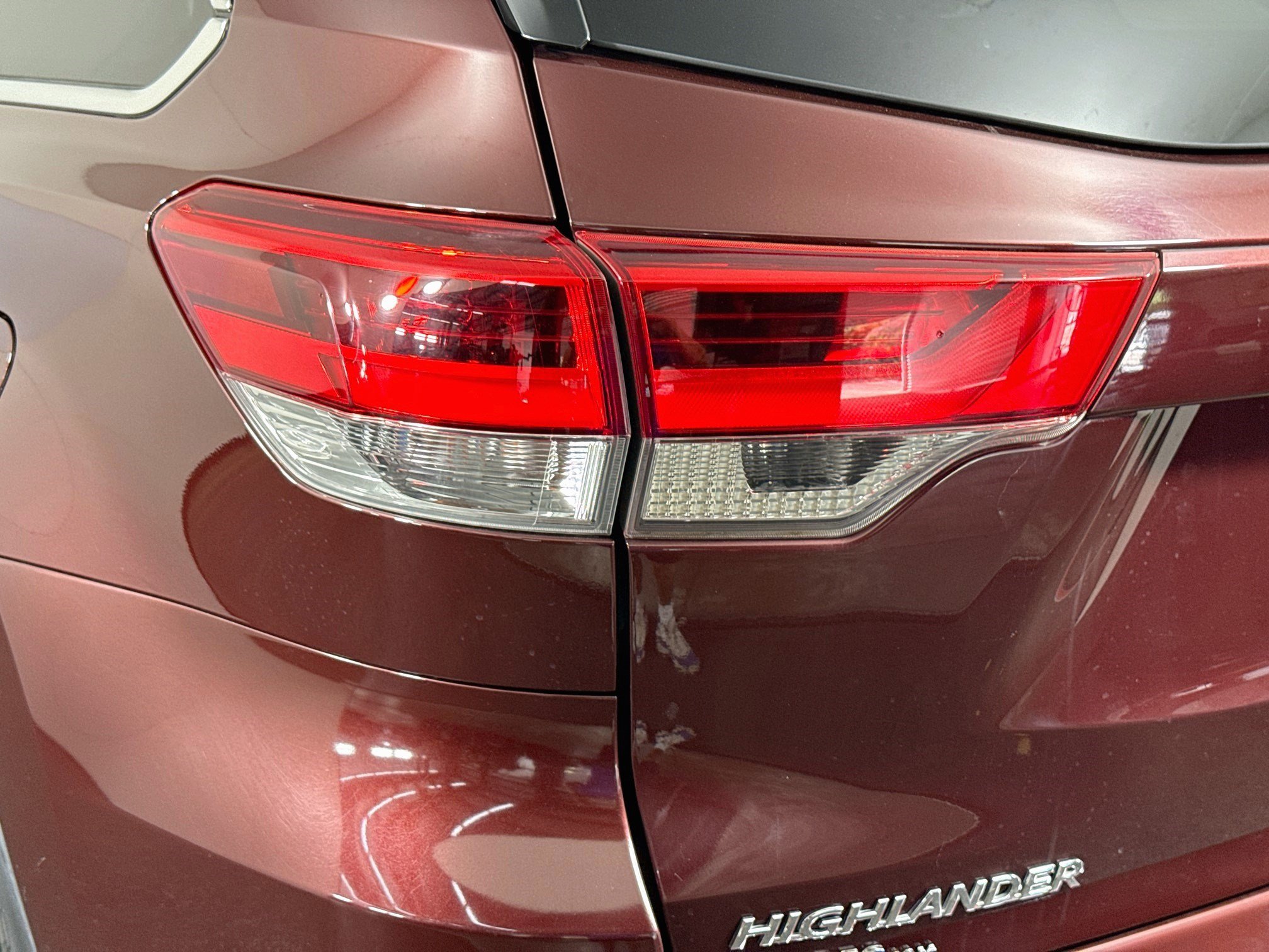 Used 2019 Toyota Highlander LE FWD image 35