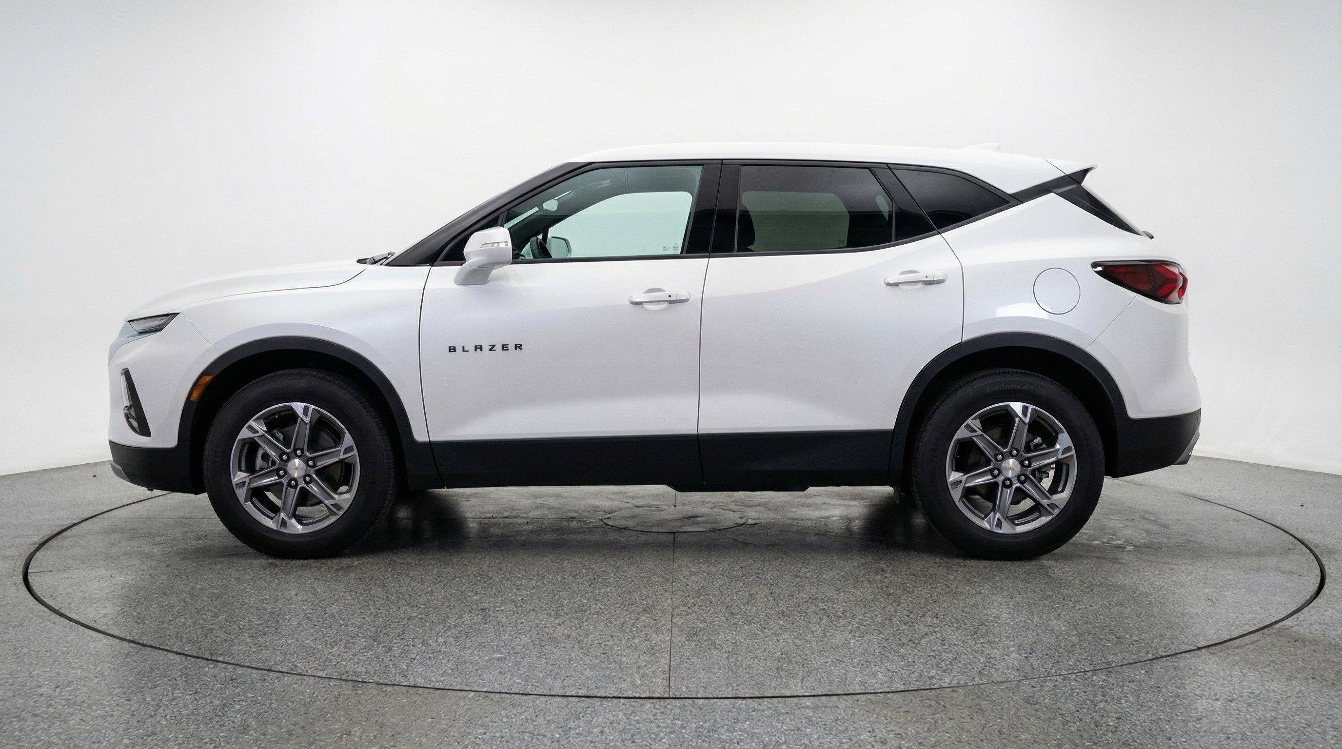 Used 2025 Chevrolet Blazer LT FWD image 5