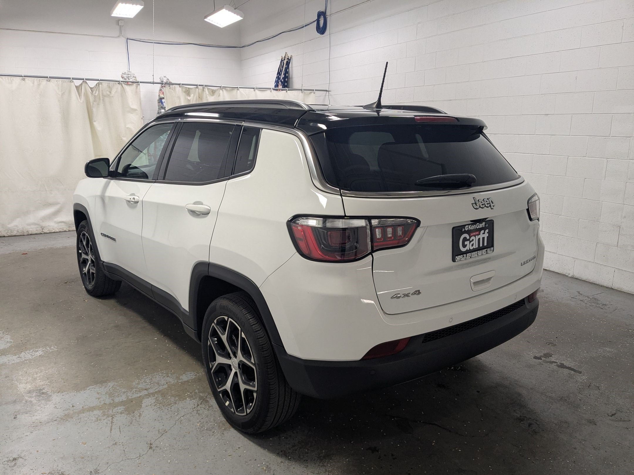 Certified 2024 Jeep Compass Limited AWD/4WD image 9
