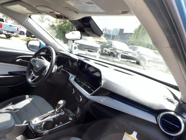 Used 2025 Chevrolet Trax LT w/ Driver Confidence Package image 28