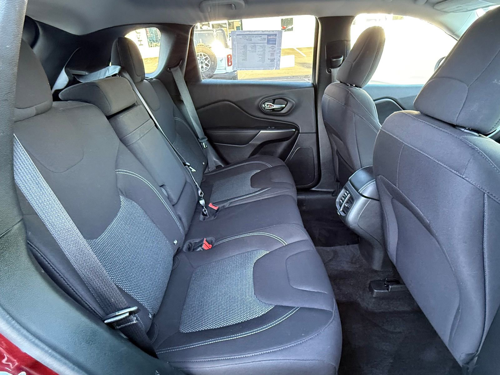 Used 2019 Jeep Cherokee Latitude w/ Popular Appearance Group image 14