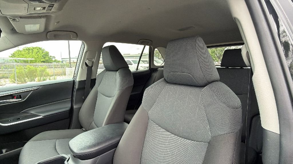 Certified 2025 Toyota RAV4 XLE FWD image 21