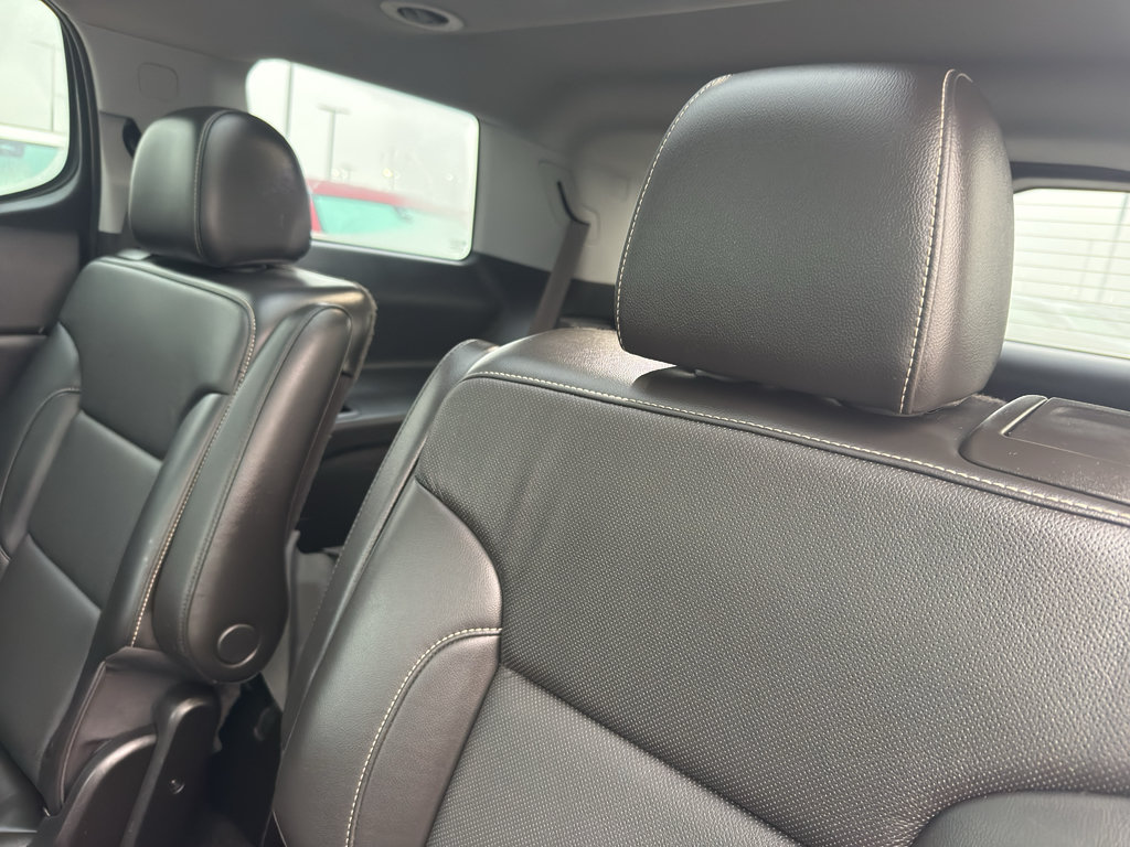 Certified 2023 GMC Acadia SLT w/ LPO, Floor Liner Package AWD/4WD image 35