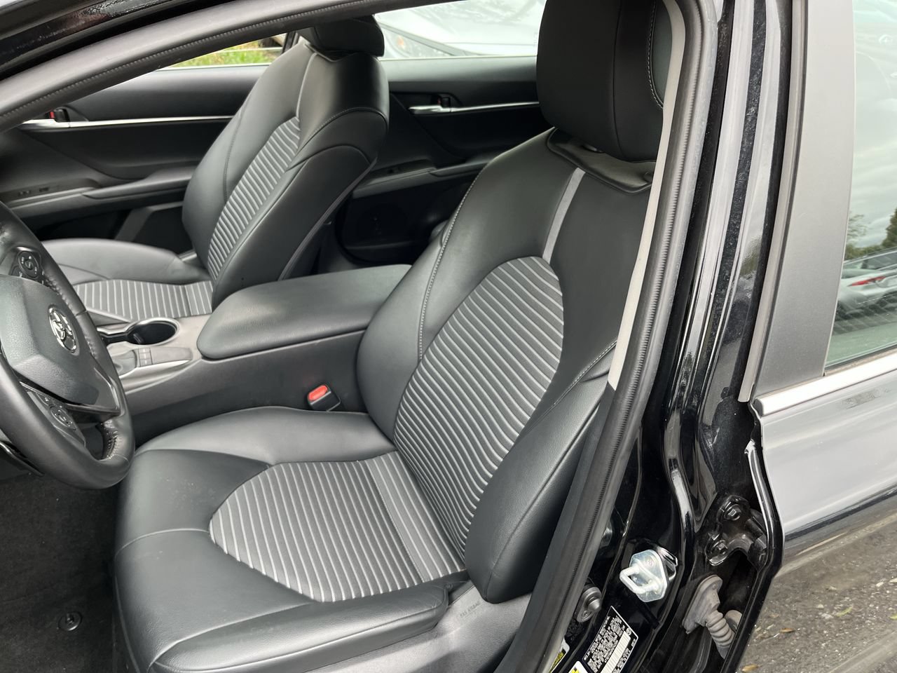 Used 2023 Toyota Camry SE FWD image 5