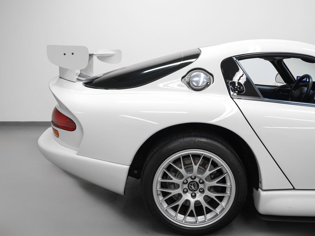 Used 1998 Dodge Viper GTS image 6