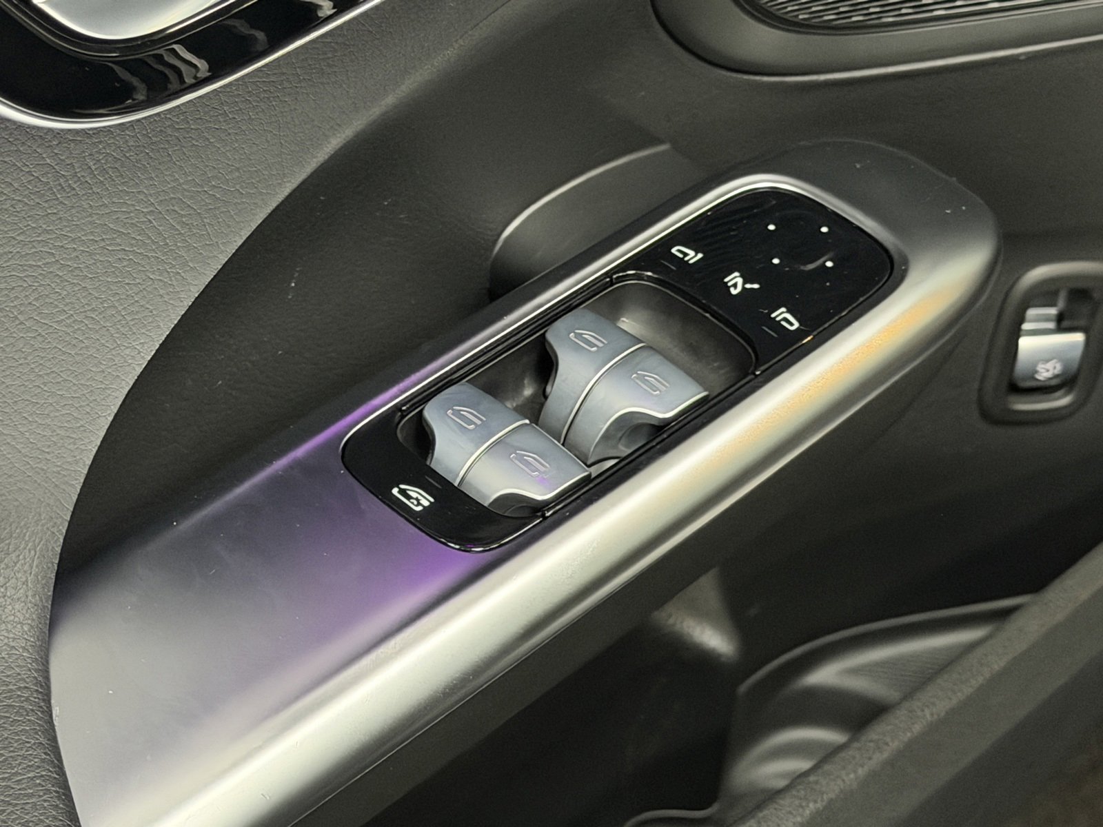 Used 2025 Mercedes-Benz C 300 4MATIC Sedan image 23