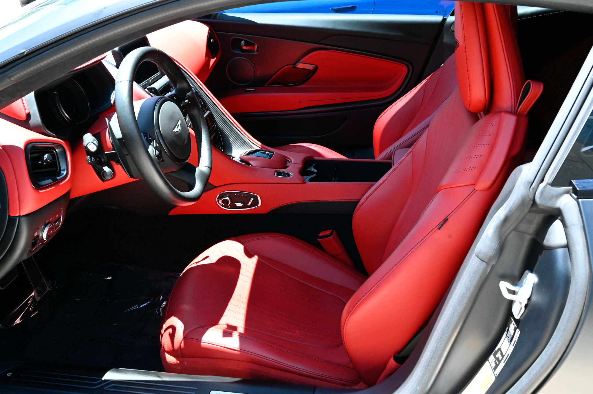Used 2021 Aston Martin DB11 Coupe RWD image 17