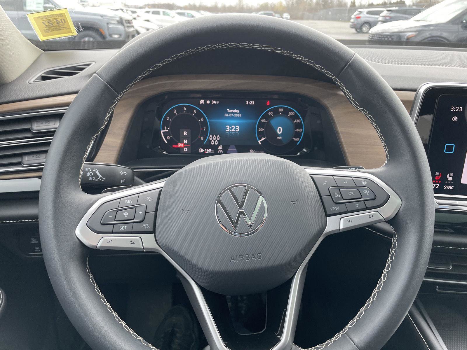 Used 2024 Volkswagen Atlas SE w/ Panoramic Sunroof Package image 30