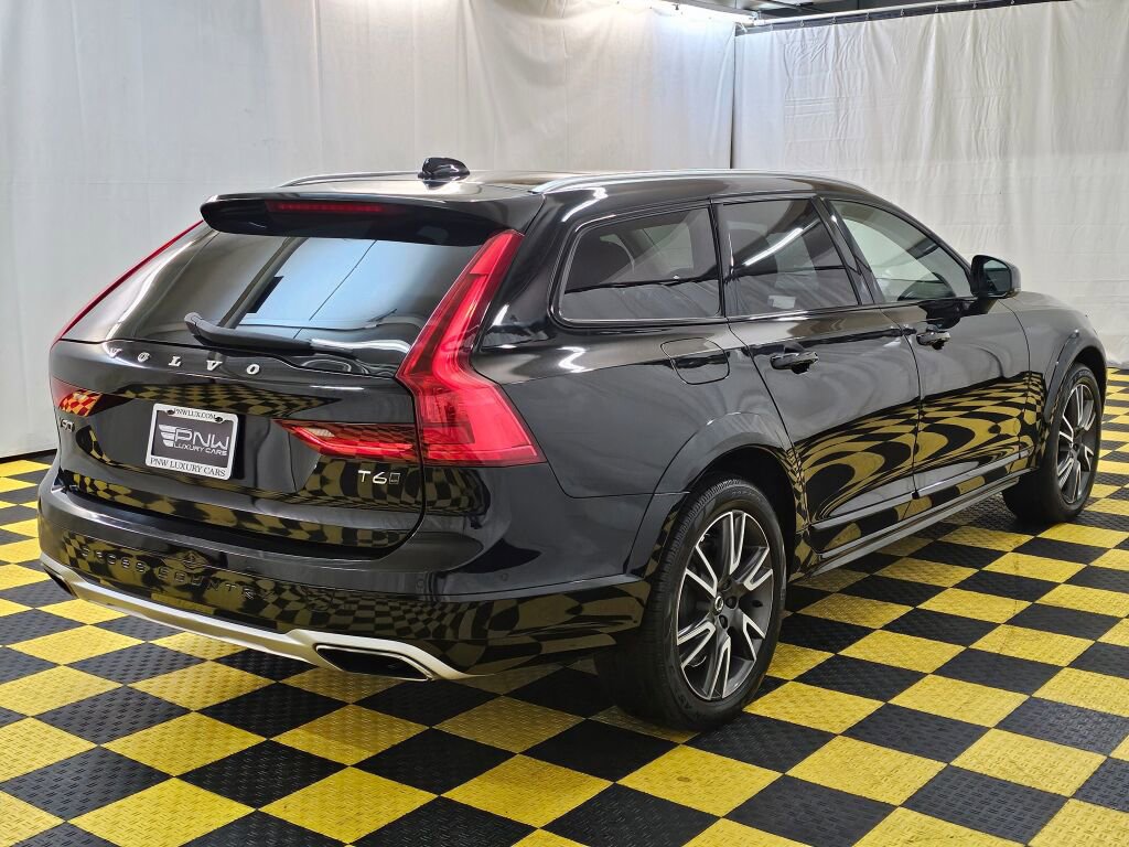 Used 2017 Volvo V90 T6 Cross Country image 3