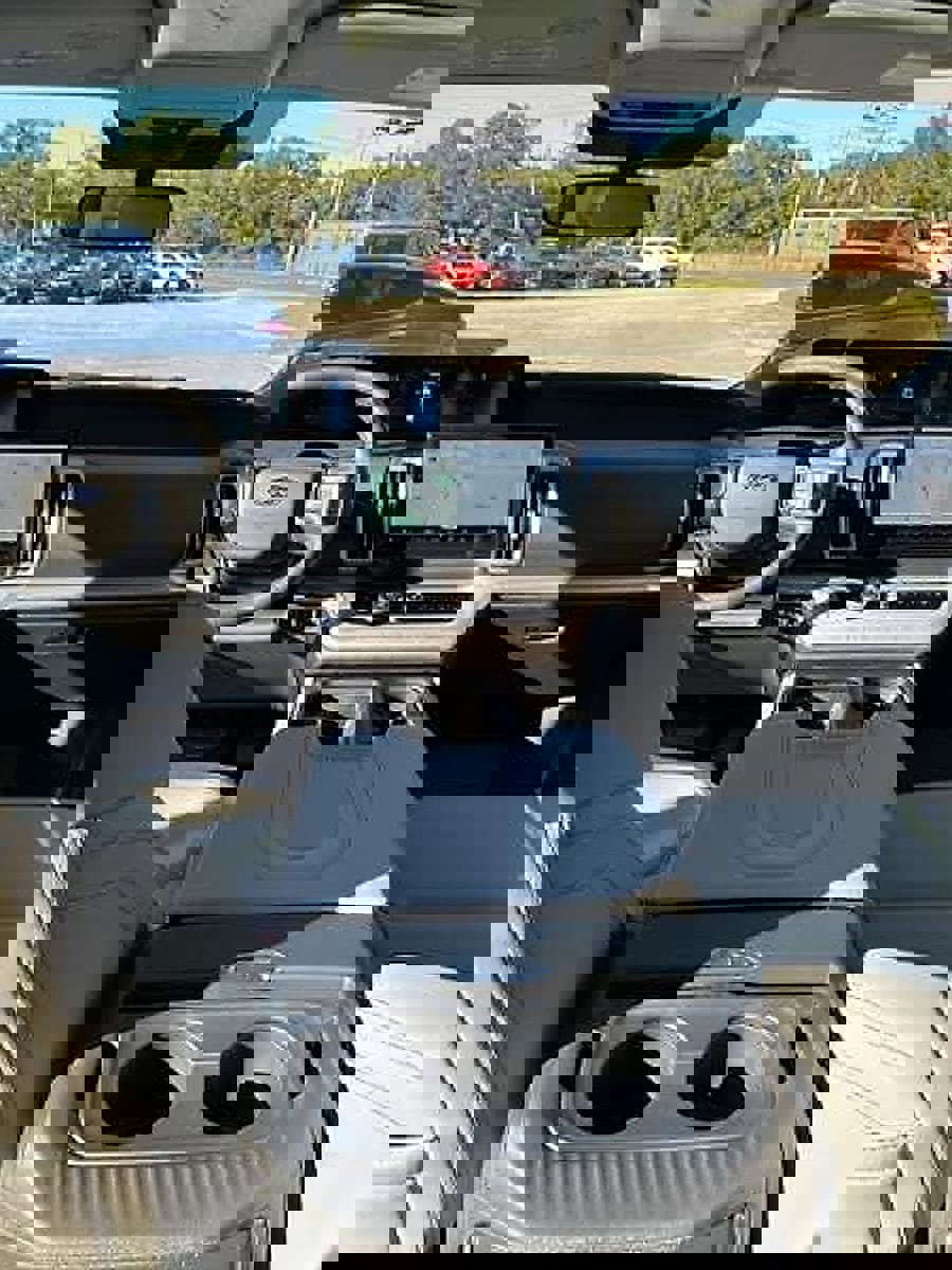 New 2025 Ford Expedition Active image 34