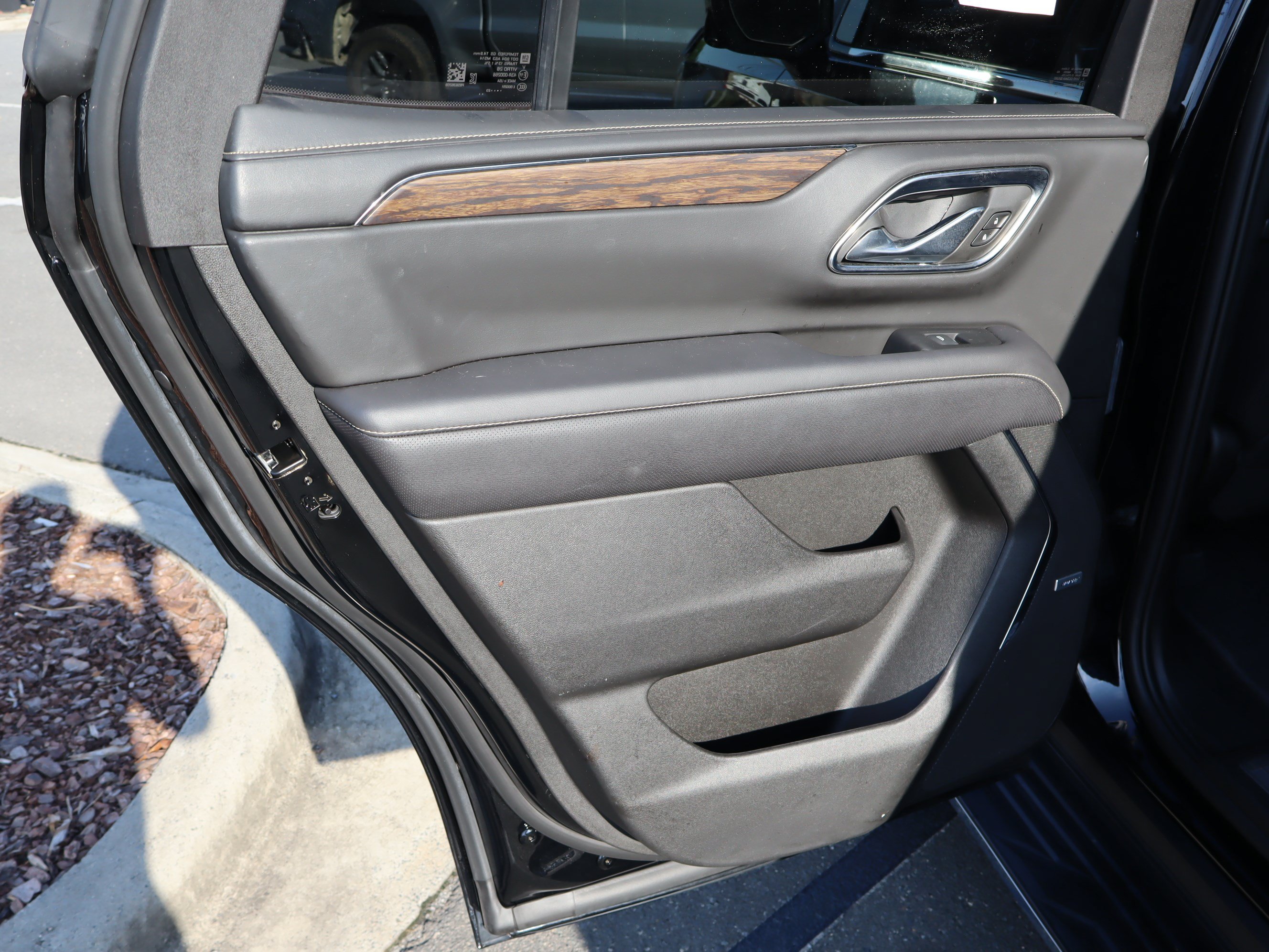 Used 2023 Chevrolet Tahoe Premier w/ Premium Package 2 AWD/4WD image 33