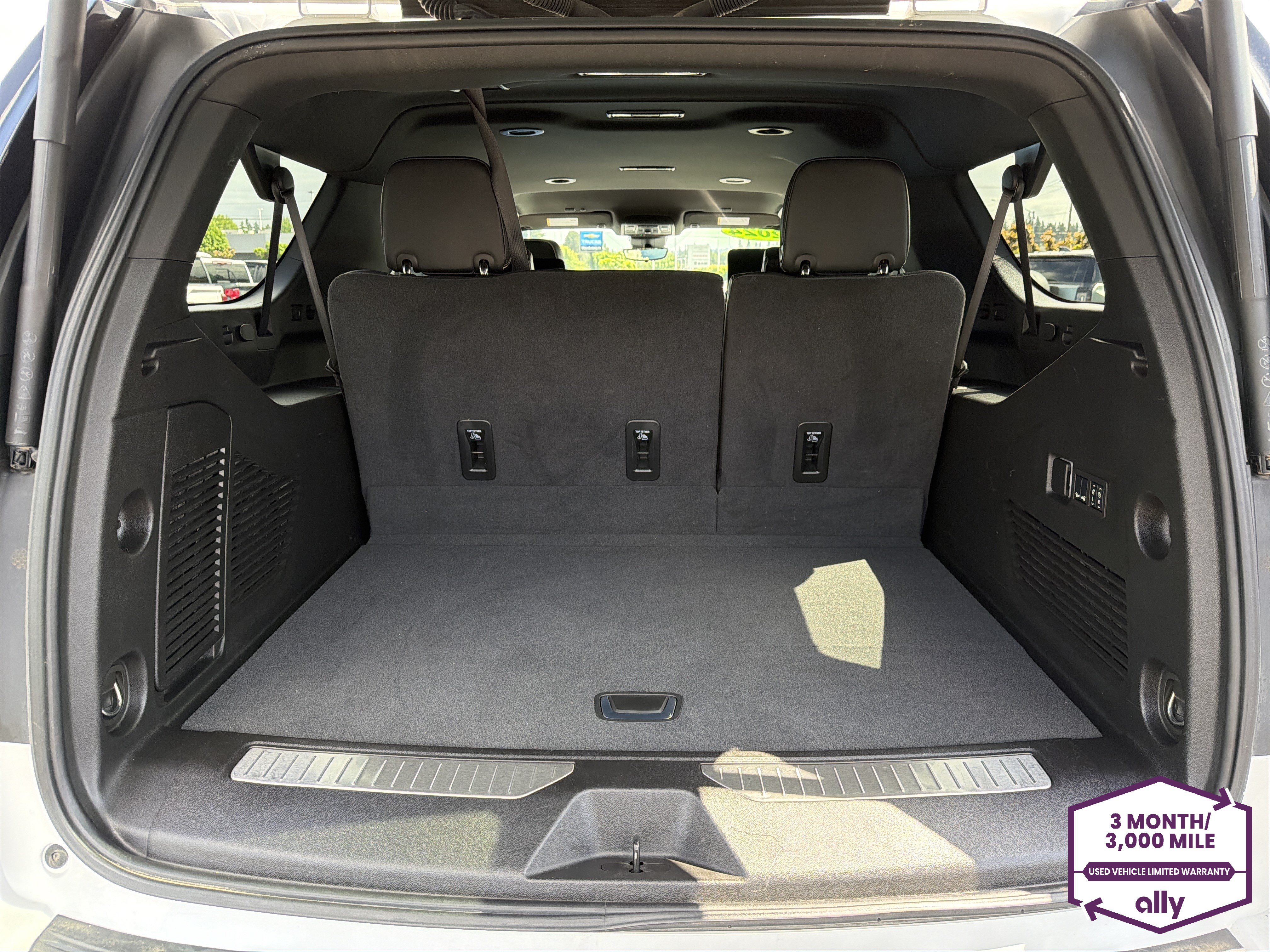 Used 2024 Chevrolet Suburban Premier AWD/4WD image 5