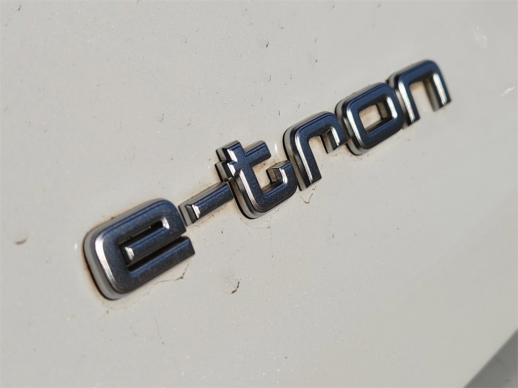 Used 2019 Audi e-tron Prestige image 12