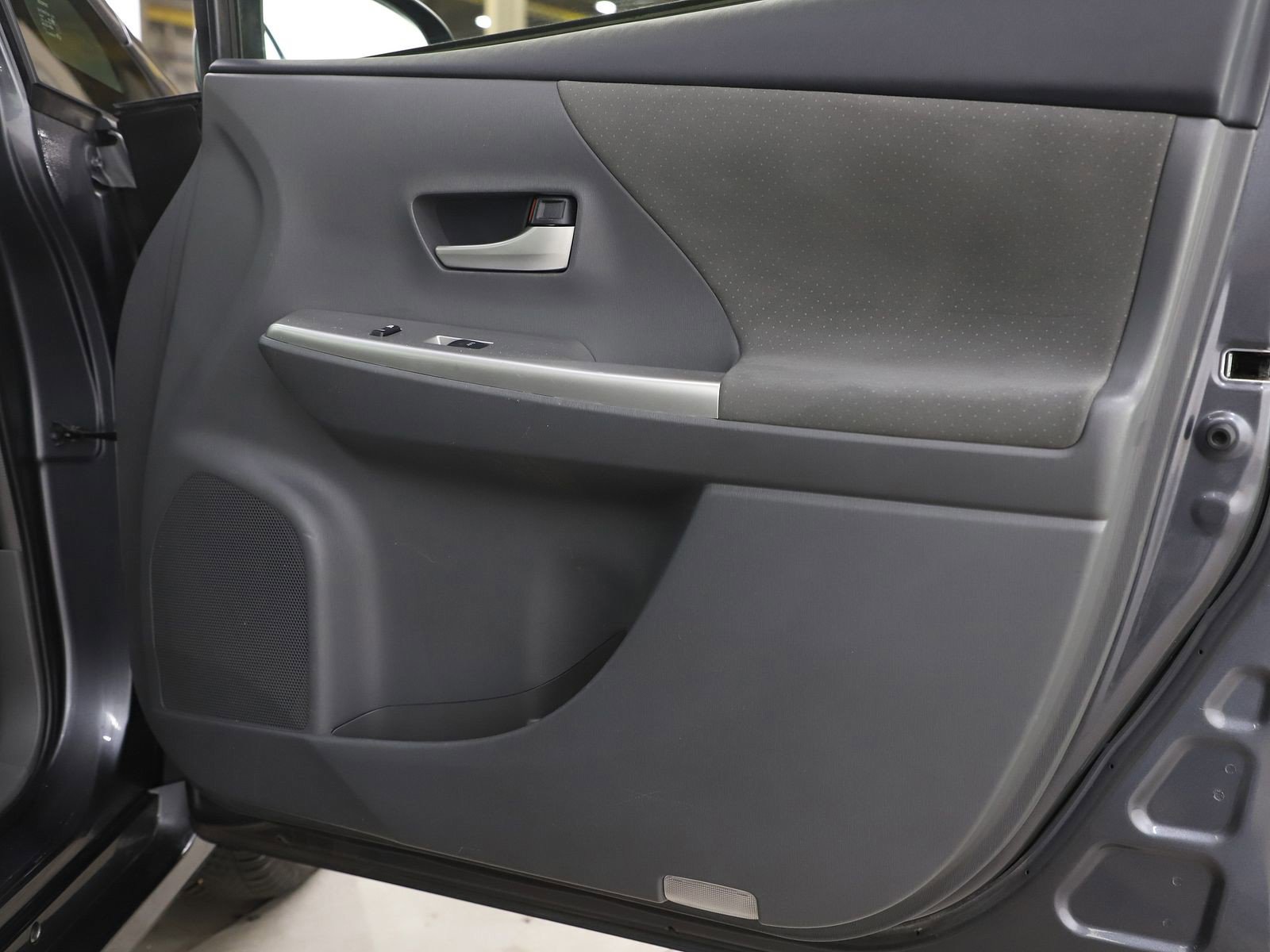 Used 2014 Toyota Prius V Three image 9