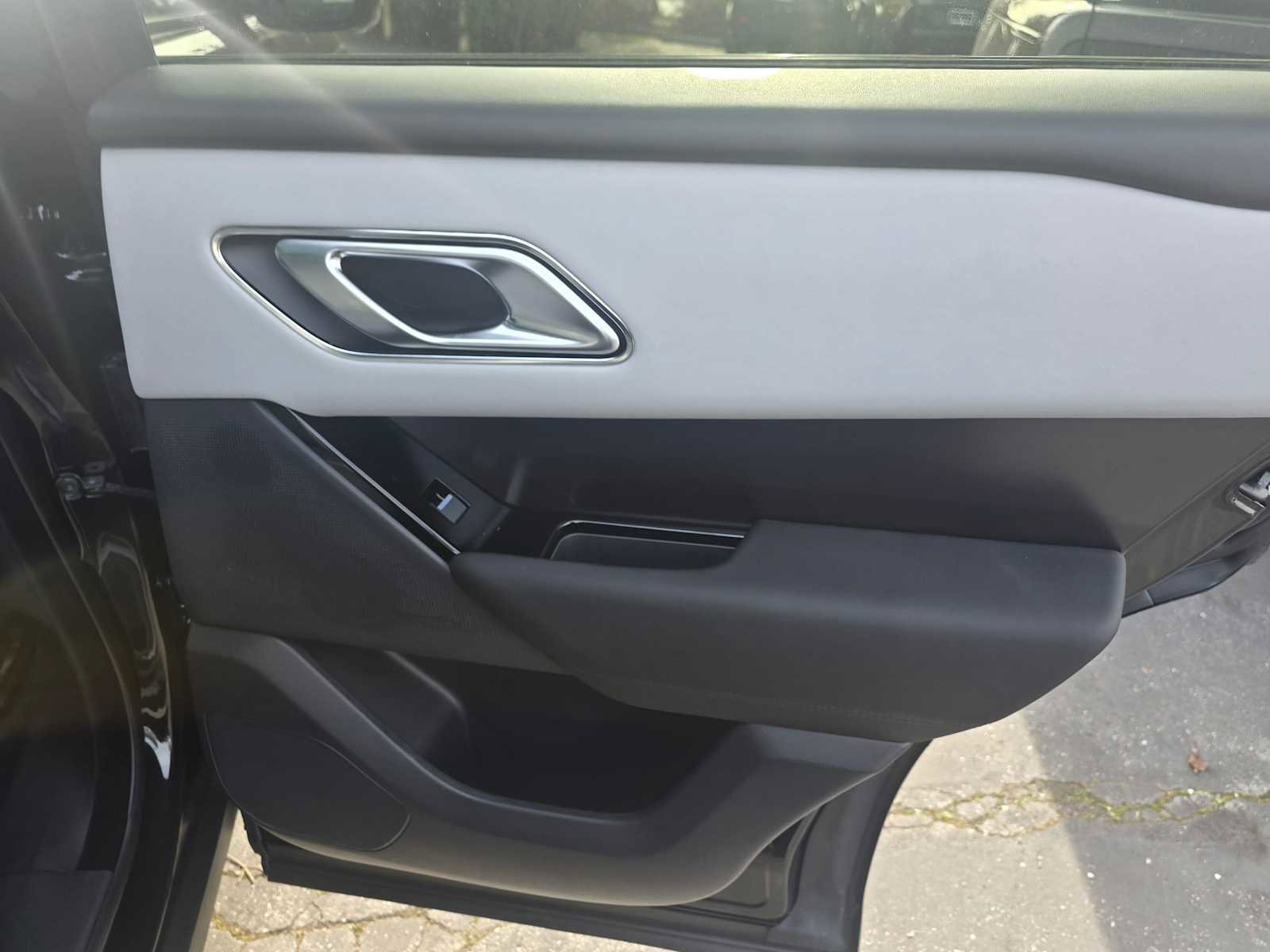 New 2026 Land Rover Range Rover Velar Dynamic SE image 13