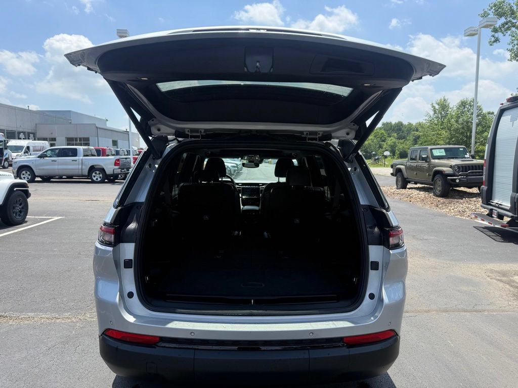 Certified 2024 Jeep Grand Cherokee L Altitude AWD/4WD image 45