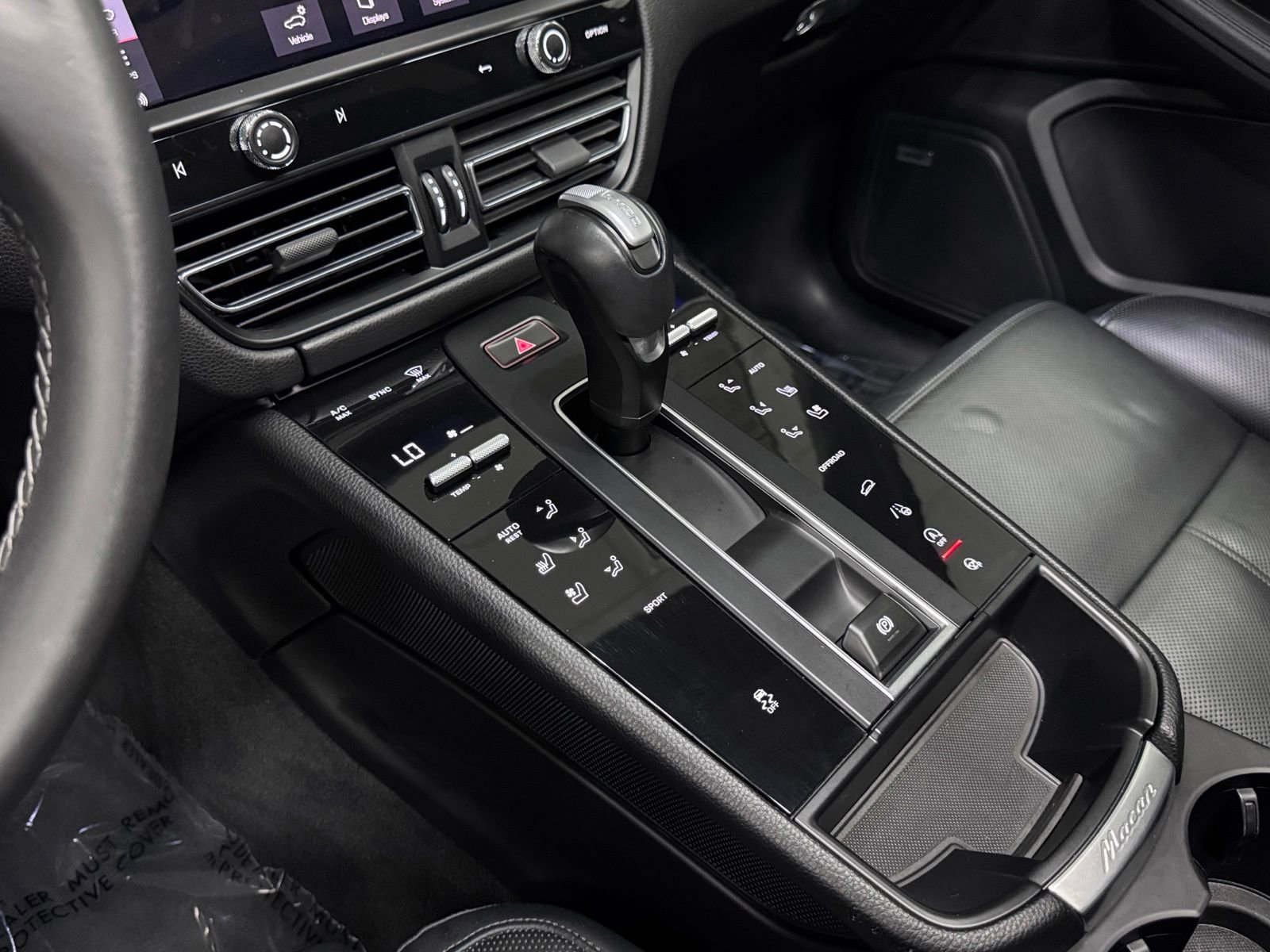 Used 2024 Porsche Macan AWD/4WD image 30