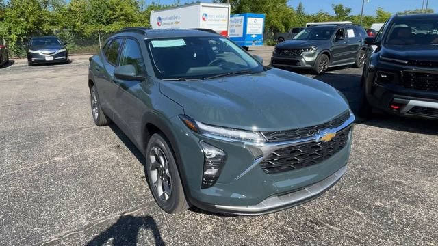 New 2026 Chevrolet Trax LT w/ Sunroof Package FWD image 4