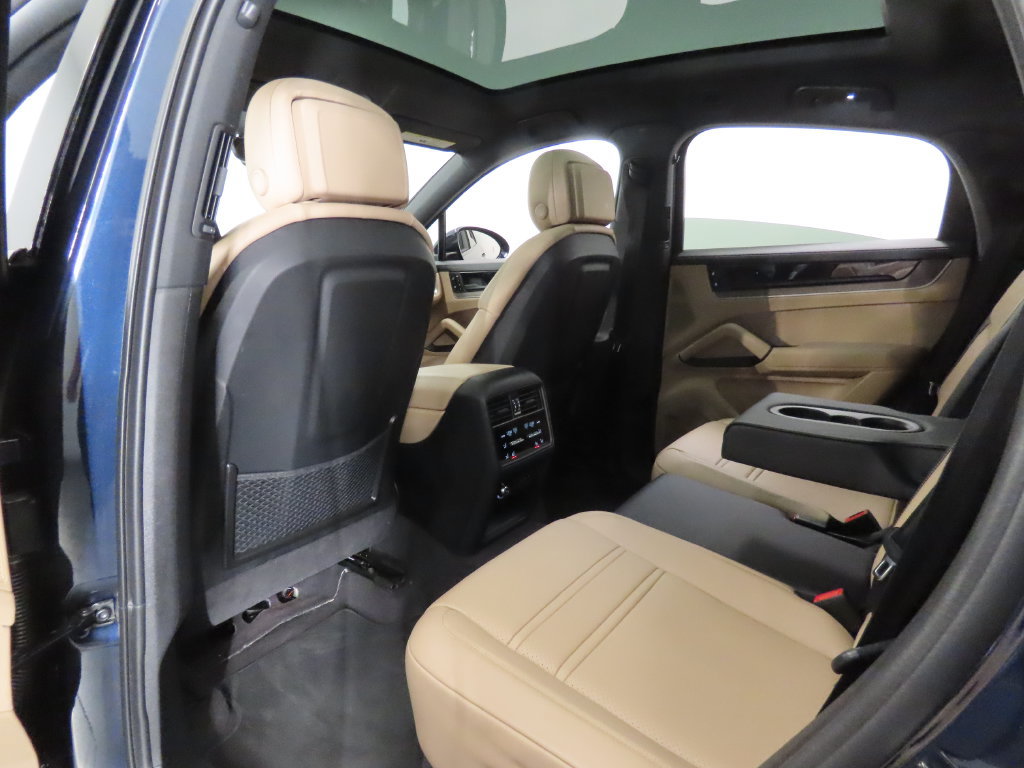 Certified 2025 Porsche Cayenne S AWD/4WD image 46