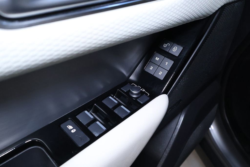 Used 2020 Land Rover Range Rover Velar R-Dynamic S image 10