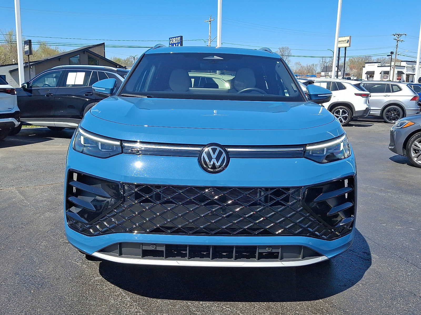 Certified 2025 Volkswagen Tiguan SEL R-Line AWD/4WD image 2