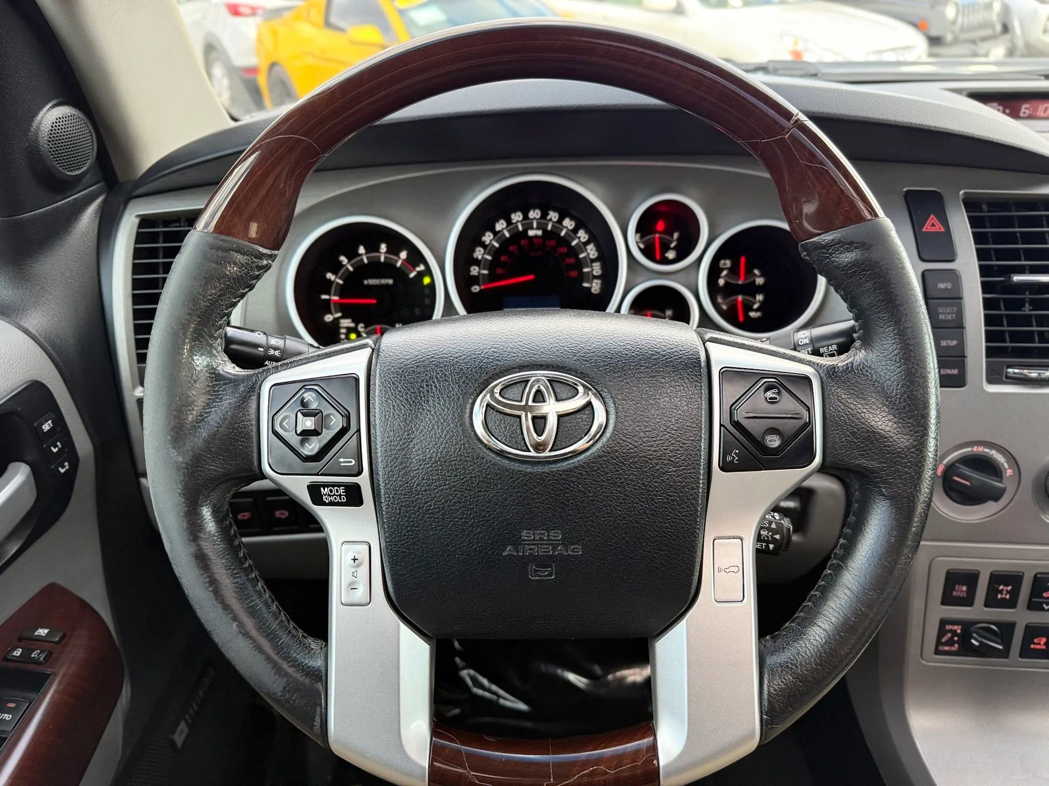 Used 2014 Toyota Sequoia Platinum w/ Preferred Accessory Package AWD/4WD image 28