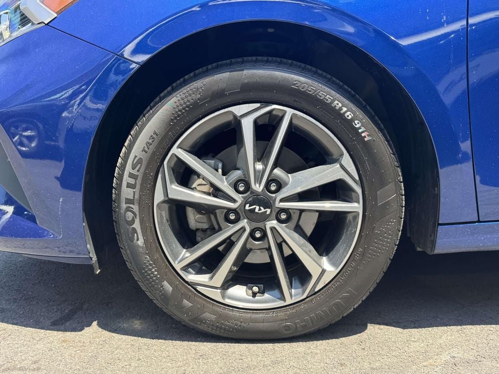 Used 2023 Kia Forte LXS w/ LXS Technology Package FWD image 9