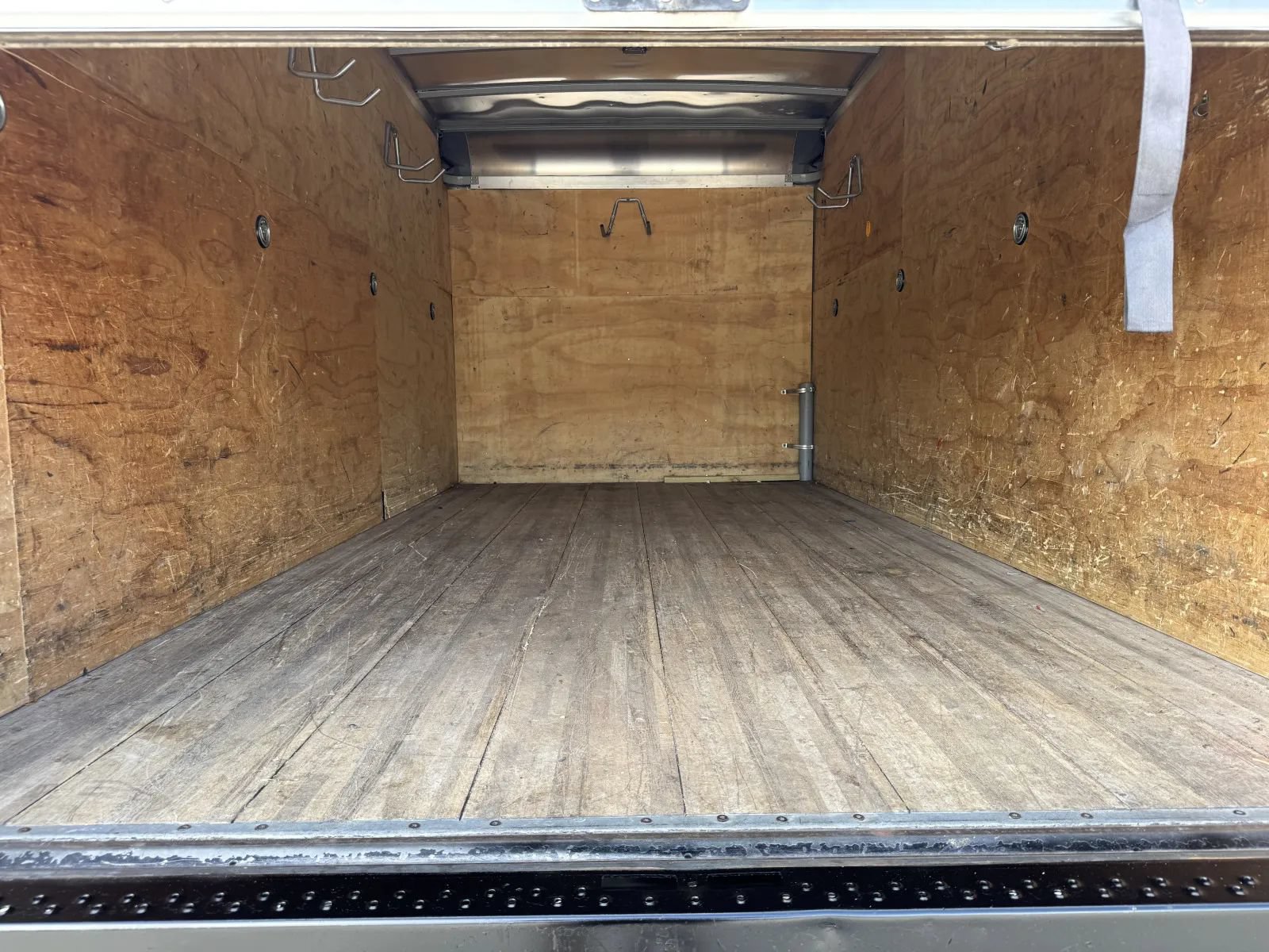 Used 2024 Isuzu NPR RWD image 10