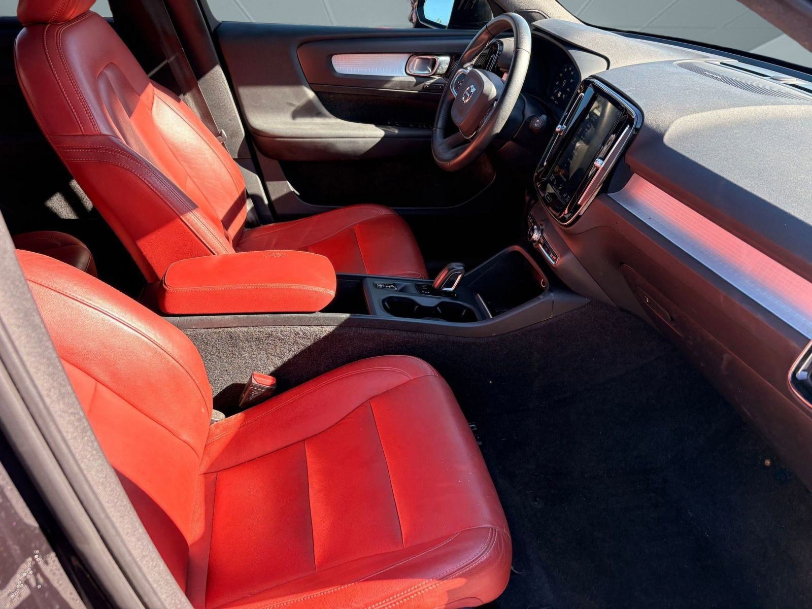 Used 2019 Volvo XC40 T5 Momentum image 27