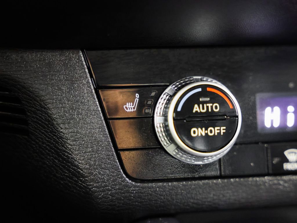 Used 2024 Mitsubishi Outlander SE image 28