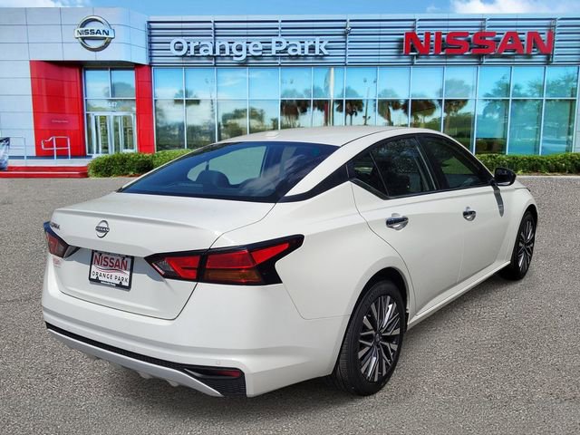 Used 2025 Nissan Altima 2.5 SV image 2