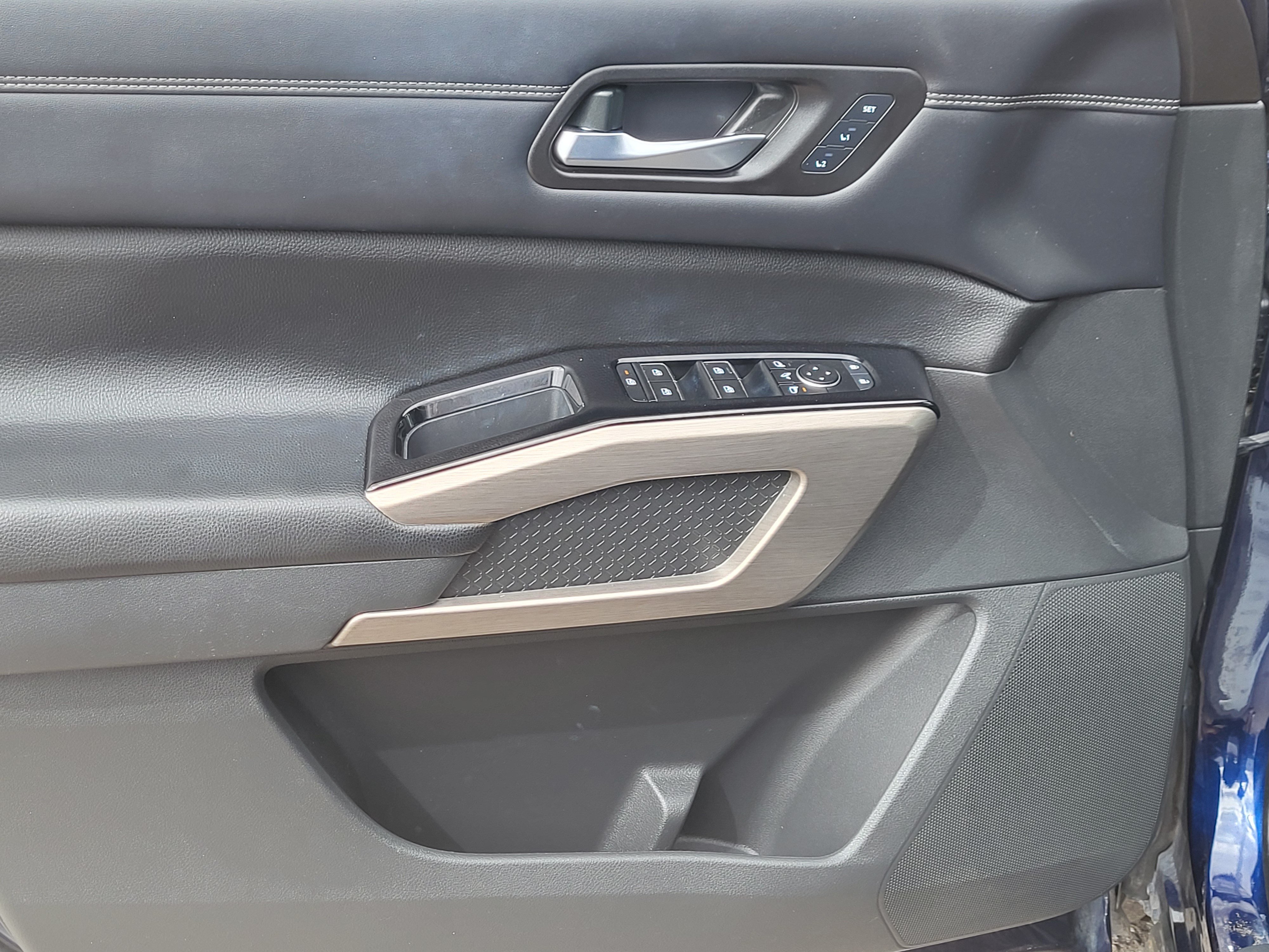 Certified 2023 Nissan Pathfinder Platinum FWD image 21