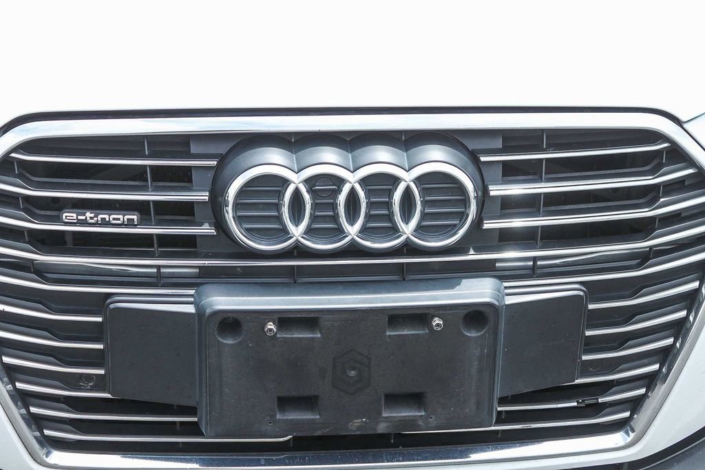 Used 2017 Audi A3 e-tron Premium Plus w/ Technology Package FWD image 6