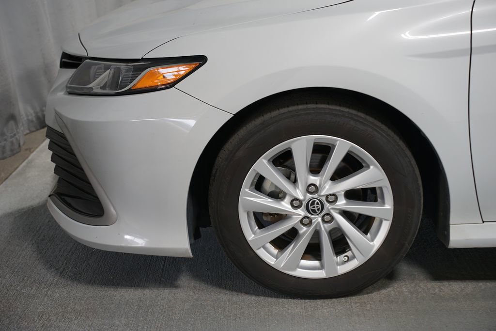 Used 2023 Toyota Camry LE image 5