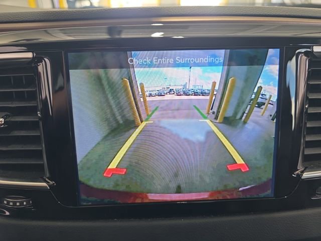 Used 2017 Chrysler Pacifica Touring-L Plus image 10