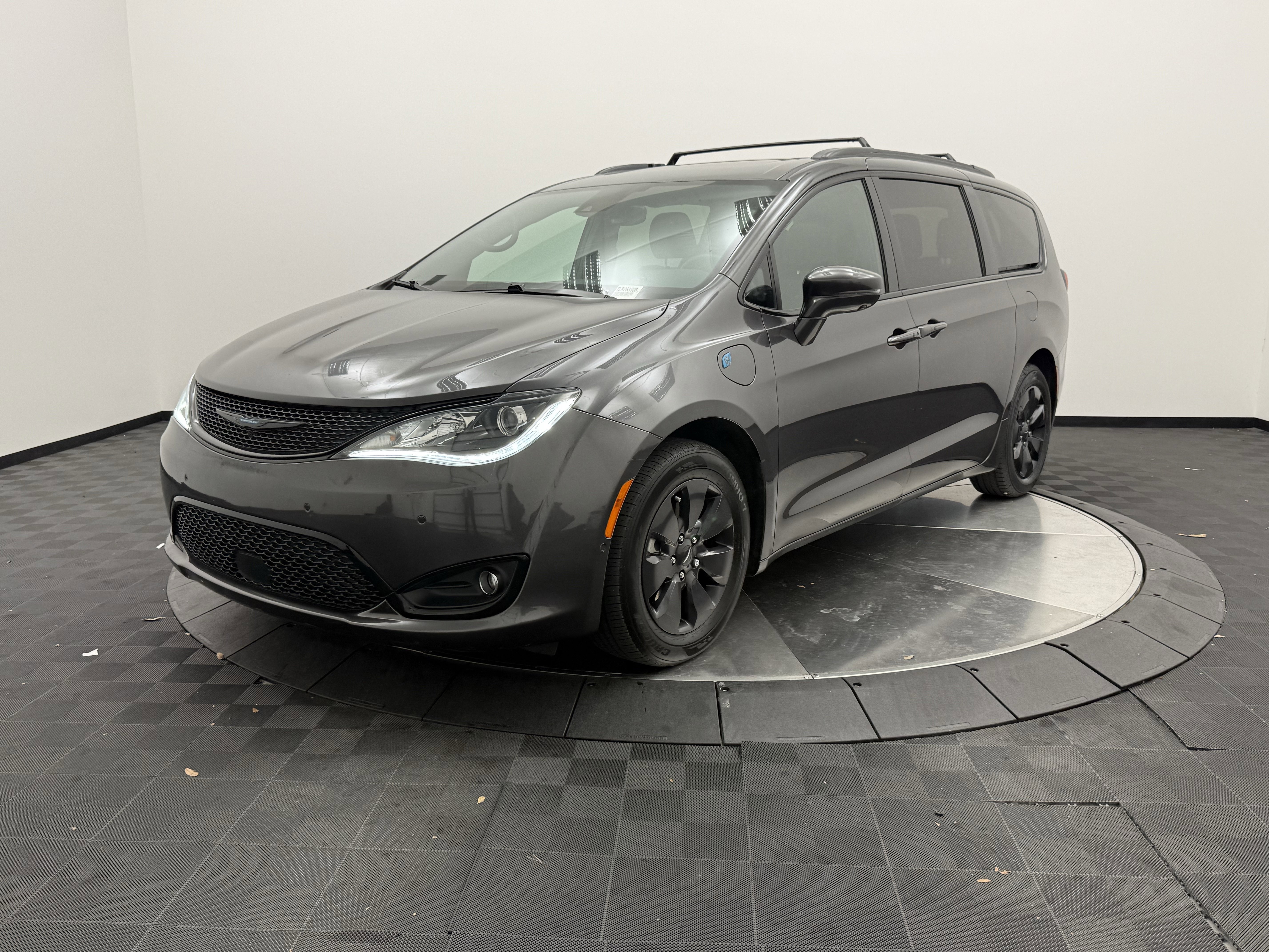 Used 2020 Chrysler Pacifica Limited w/ Advanced Safetytec Group FWD image 3