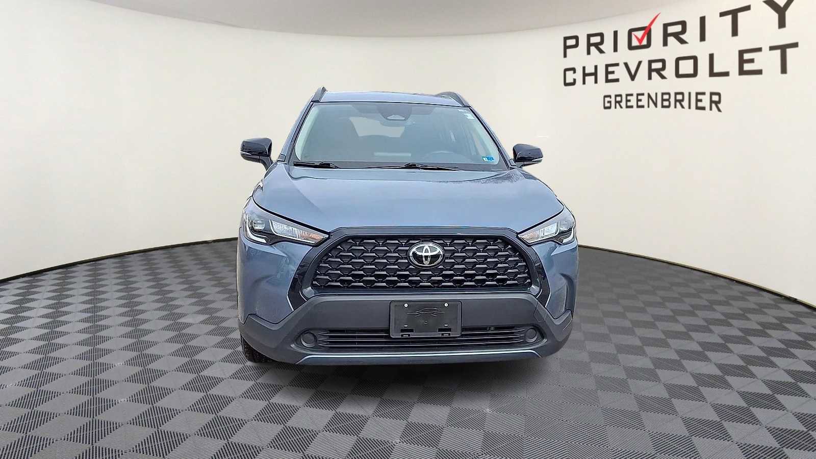 Used 2025 Toyota Corolla Cross LE image 3