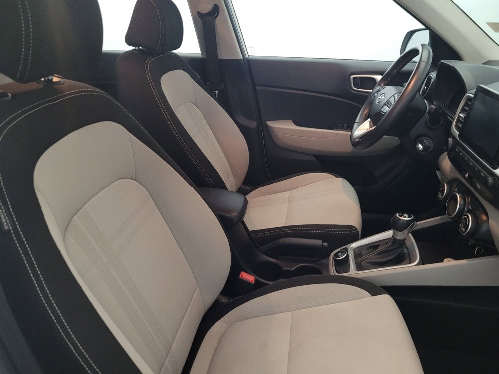 Used 2023 Hyundai Venue SEL image 21