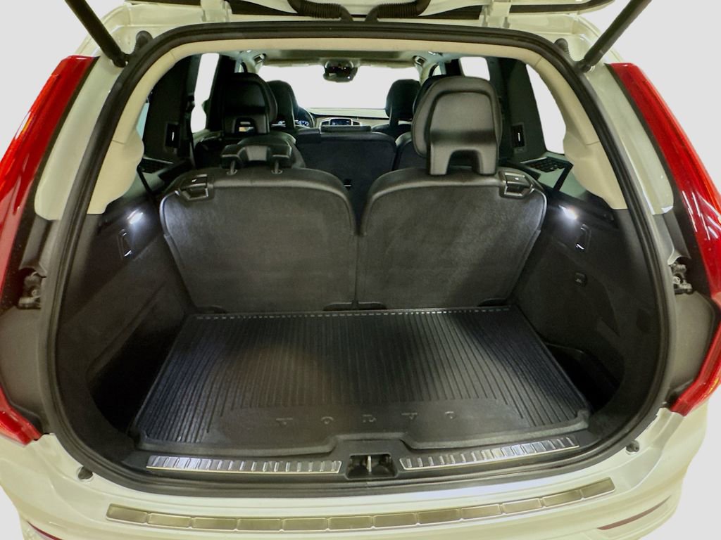 Used 2021 Volvo XC90 T6 Momentum w/ Protection Package Premier image 34