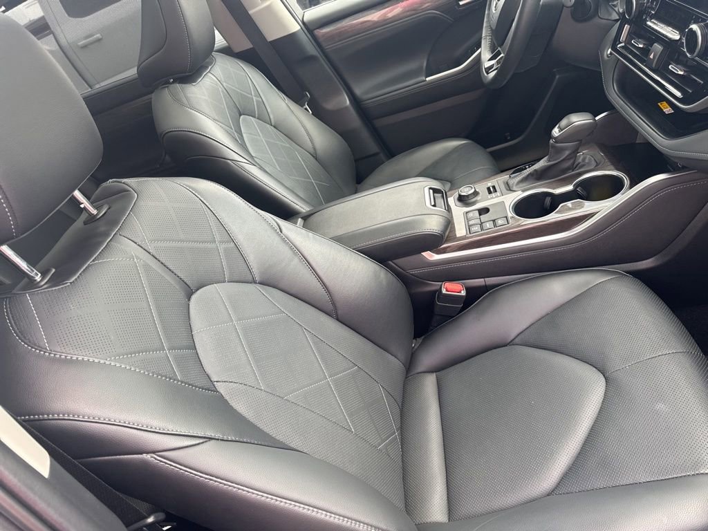 Used 2023 Toyota Highlander Platinum image 40