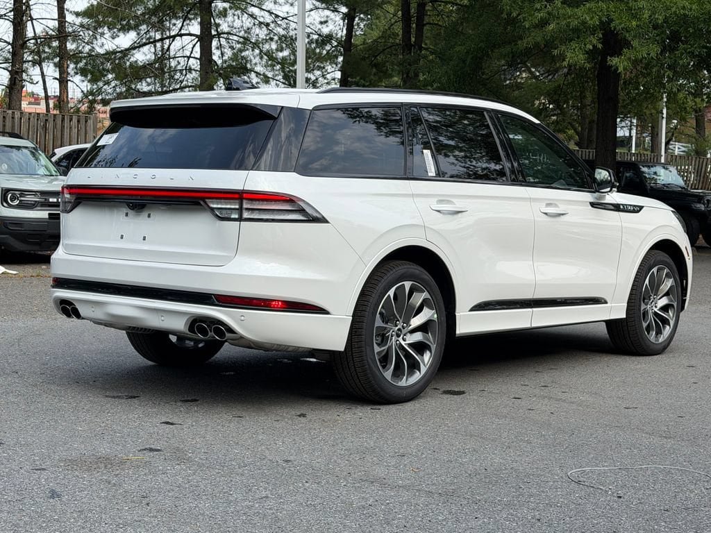 New 2026 Lincoln Aviator AWD w/ Jet Appearance Package image 5