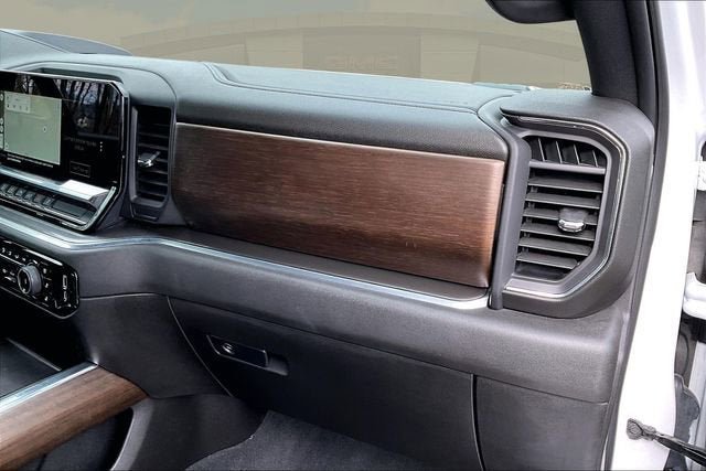 Used 2024 Chevrolet Silverado 2500 High Country w/ Technology Package AWD/4WD image 16