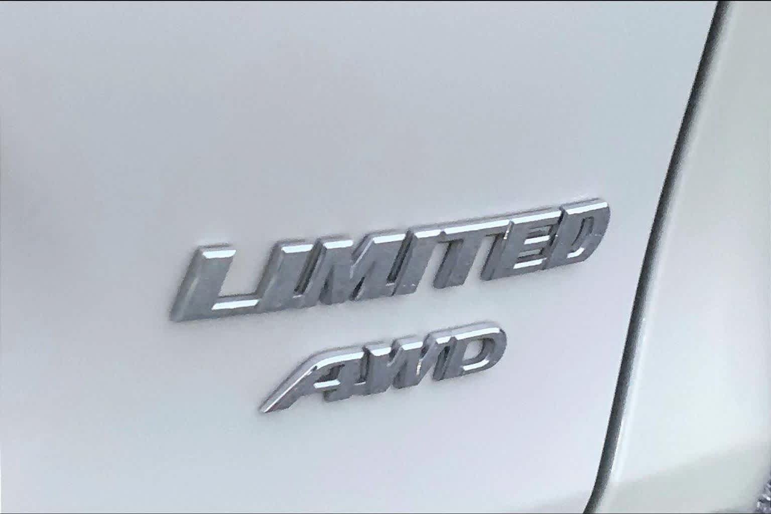 Used 2022 Toyota RAV4 Limited w/ Limited Grade Weather Package AWD/4WD image 10