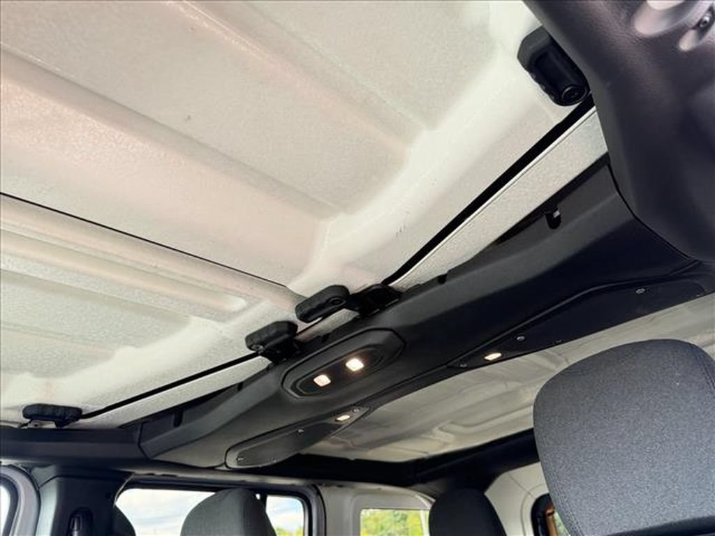 Used 2024 Jeep Wrangler Unlimited AWD/4WD image 12