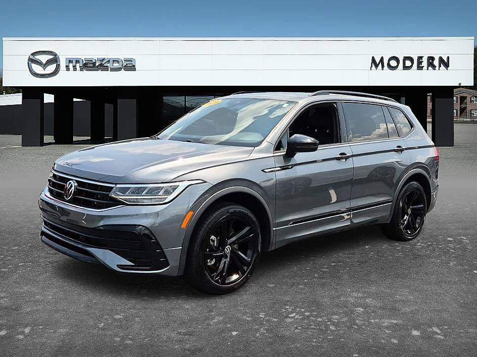 Used 2023 Volkswagen Tiguan SE R-Line FWD image 1