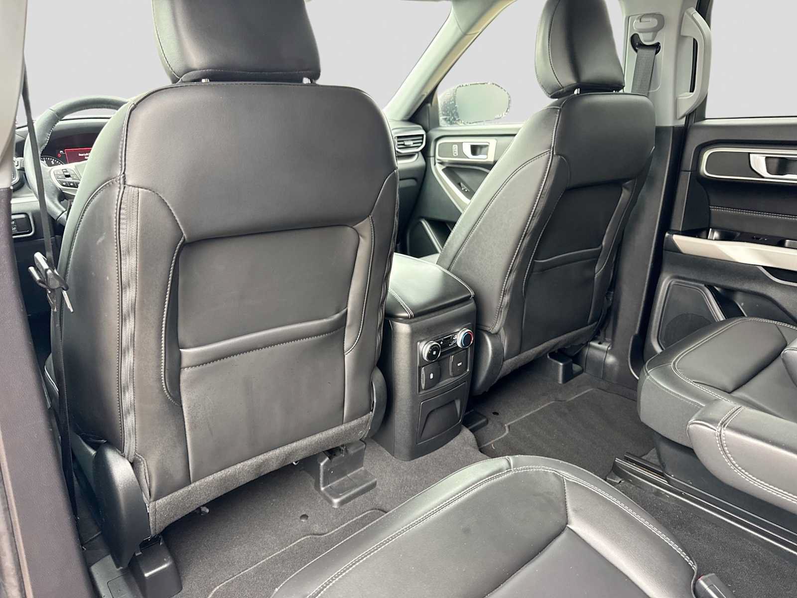 Used 2023 Ford Explorer XLT w/ Equipment Group 202A AWD/4WD image 17